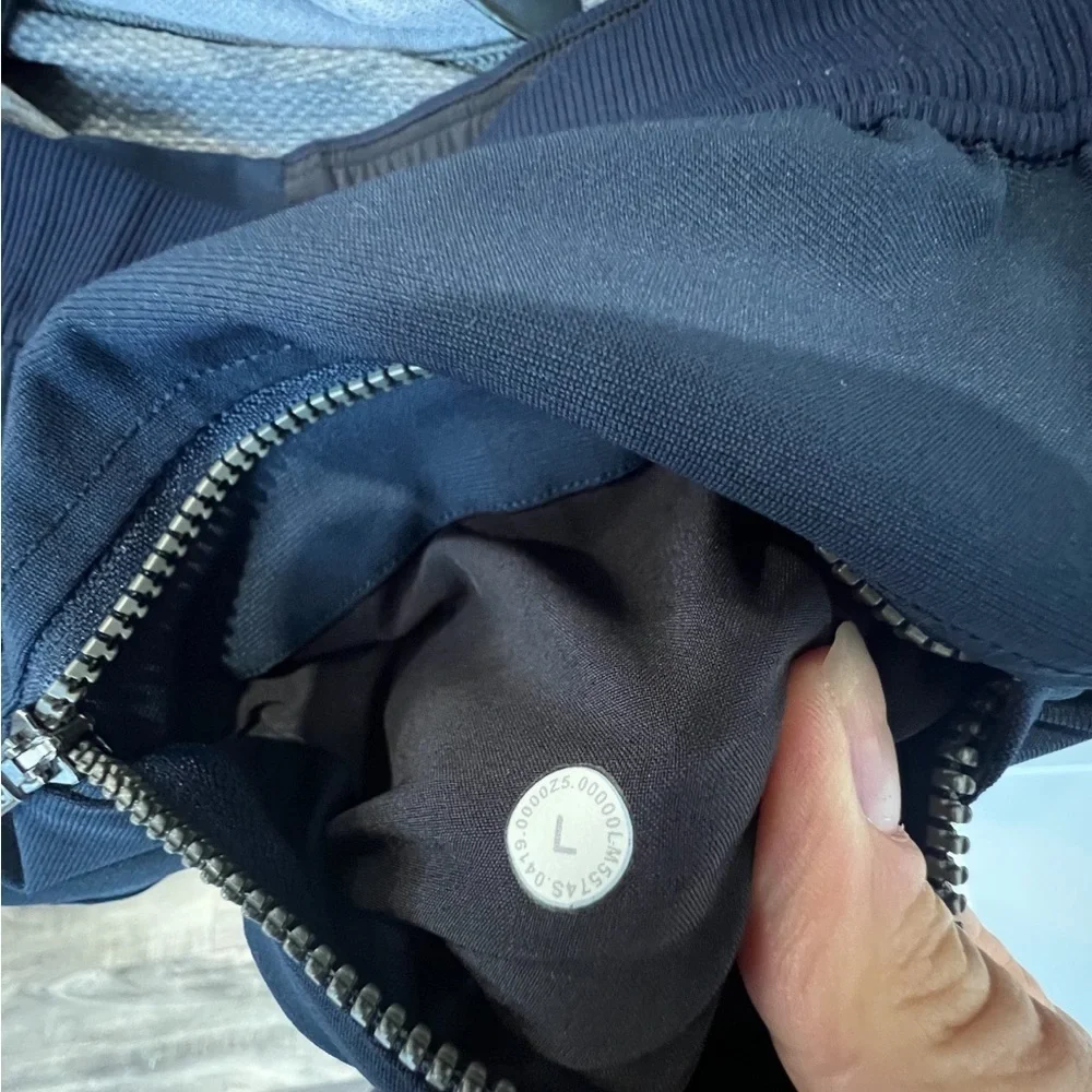 Lululemon men’s navy joggers size L